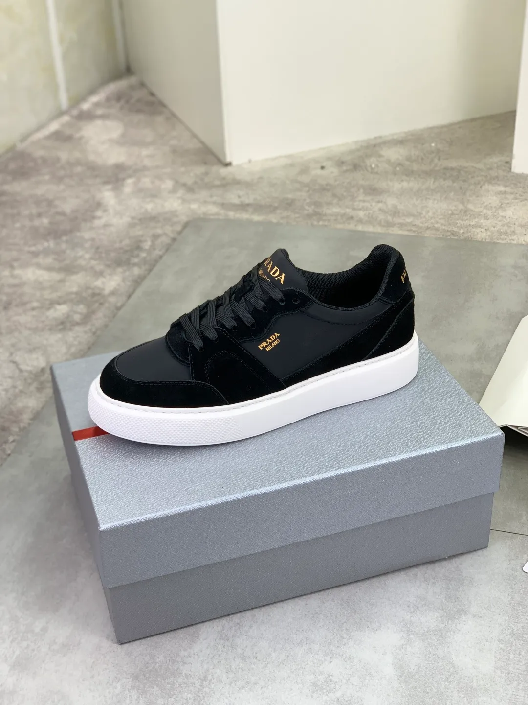 Men's men's shoes P560 💰【New style】Top quality, new popular models on the official website, which will never go out of style for a century, 🆘 The trendy brand (Prada) mainly promotes popular models, avant-garde and versatile fashionable men's shoes, privately molded, with cowhide splicing and 1:1 oil edge treatment... fashionable and simple, original imported cowhide with python skin, cowhide leather lining for feet; the atmosphere and personality are more fashionable, eye-catching and pursuing class. It will subvert the old idea and be a must-have for fashionistas who want to spend time with you! Must keep it! High-end comfortable and low-cost, high-end quality workmanship. Size: 38-45 4️⃣ colors available. full package